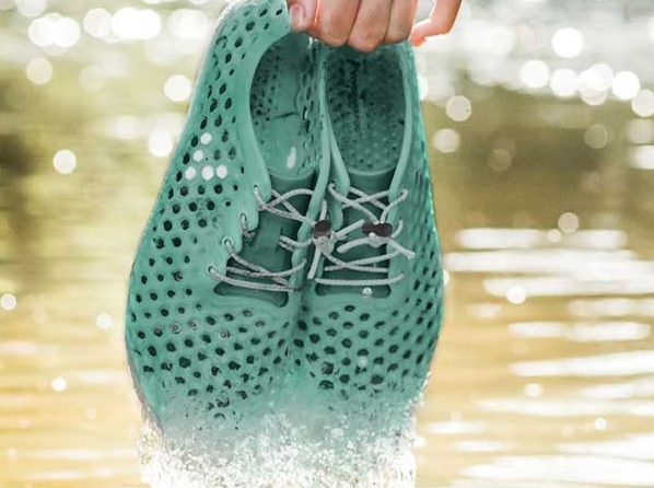 Check Out the World’s First Algae-Based Shoes | Vegan Gazette
